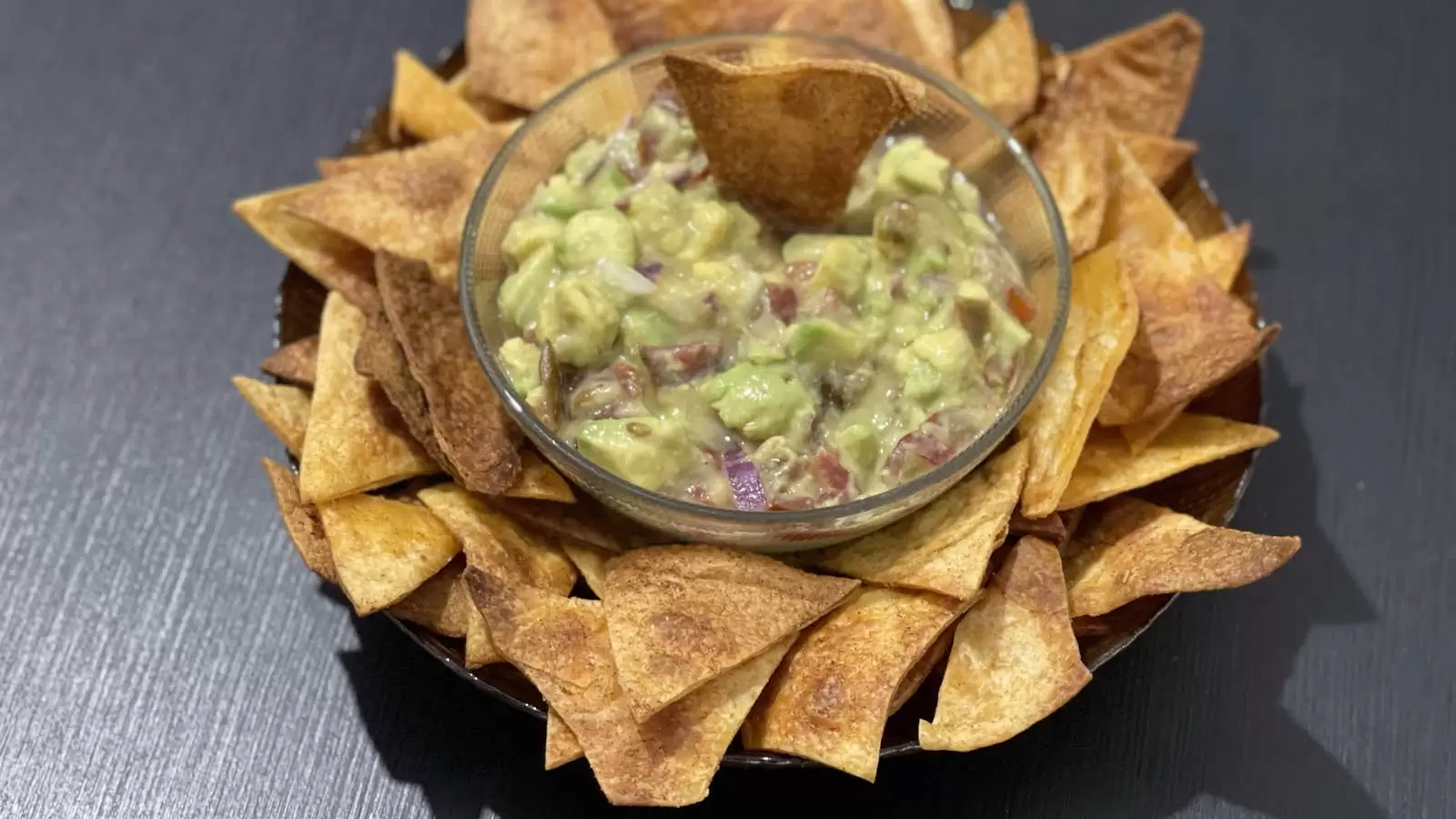 Easy recipe for Nachos and guacamole