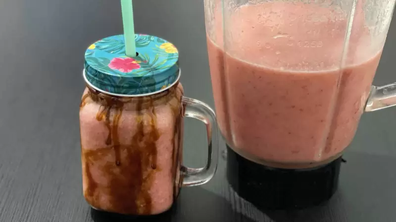 apple banana and strawberry fruit smoothie recipe