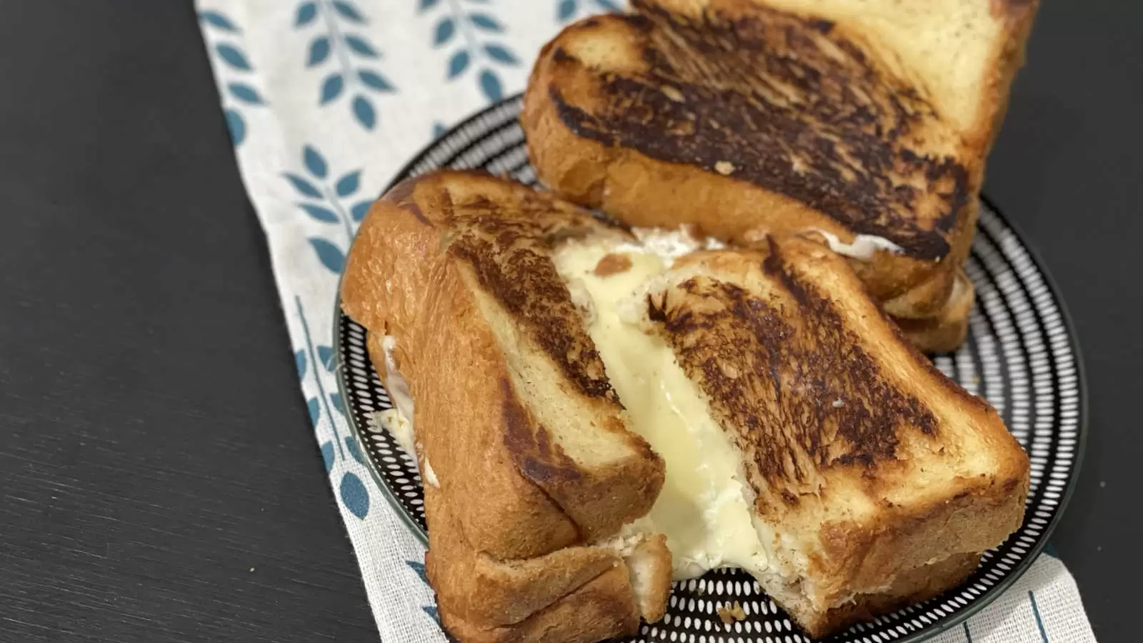 Grilled cheese sandwich easy and fast