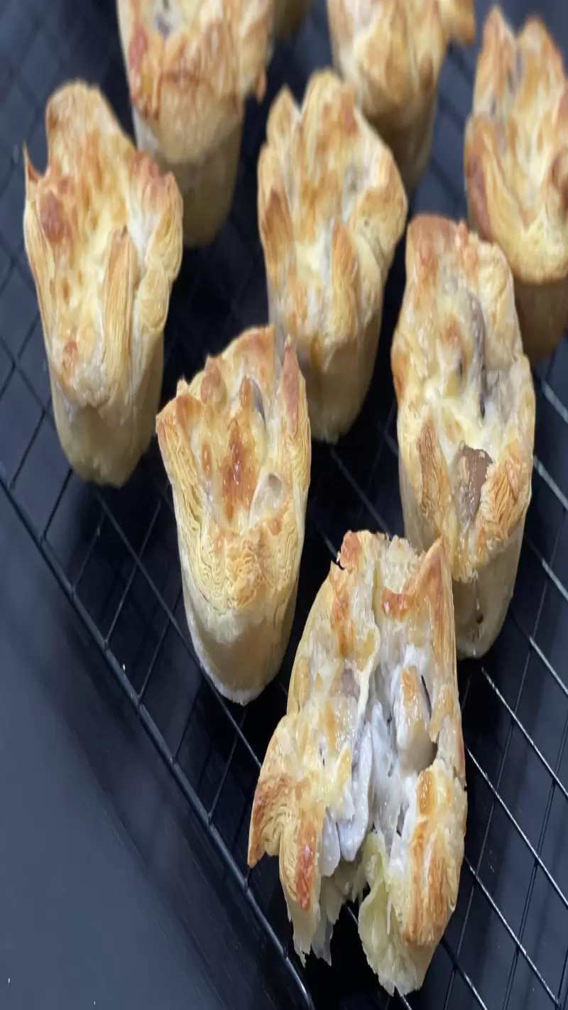 mushroom and caramelized onion puff pastry tart