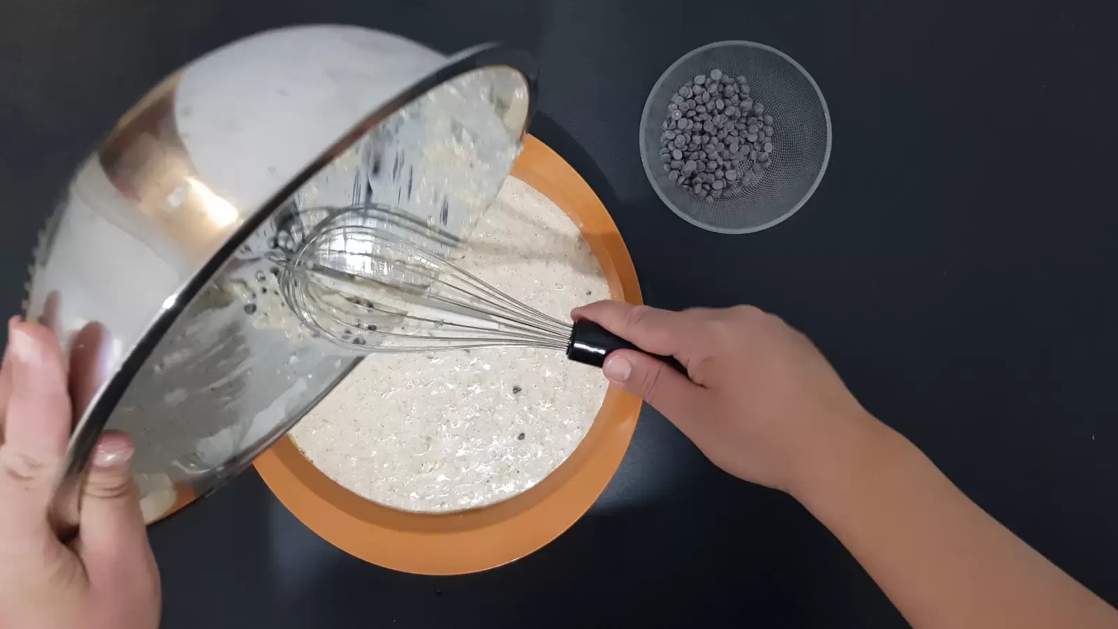 Bowl with chocolate chips, whisk, mixture in the bowl pours into the oven tray