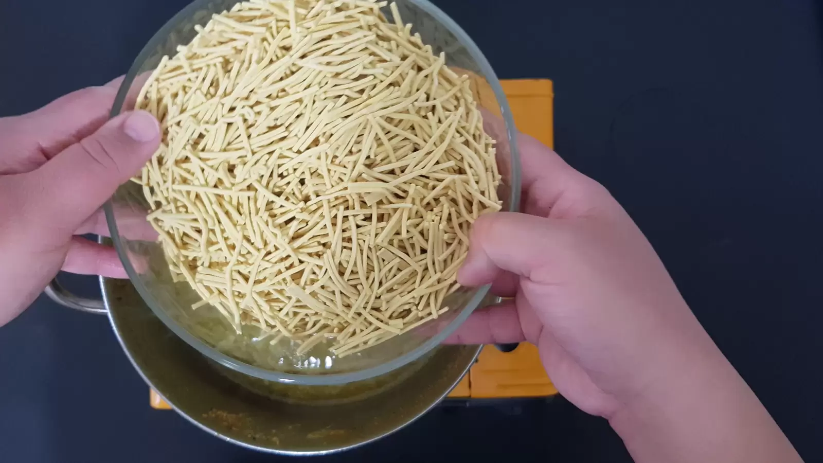 A bowl of noodles