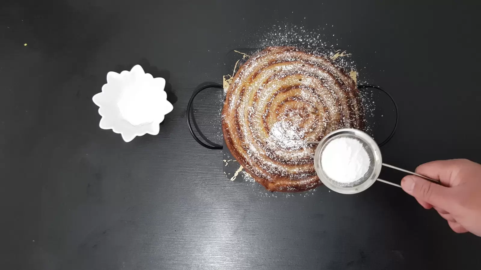 Orange and almond cake and powdered sugar on top