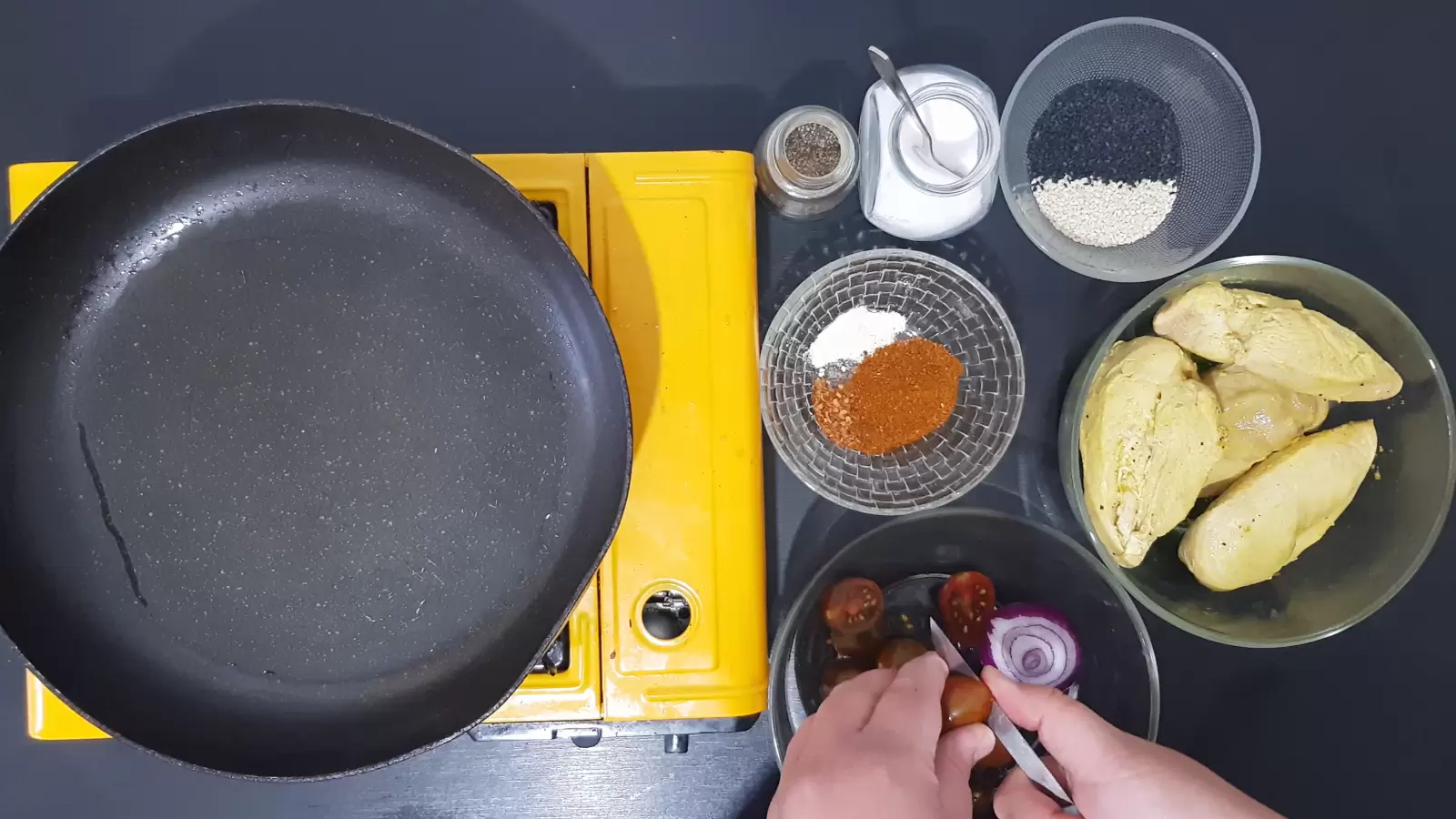 Spices, boiled chicken, sesame, pan, tomatoes and knife