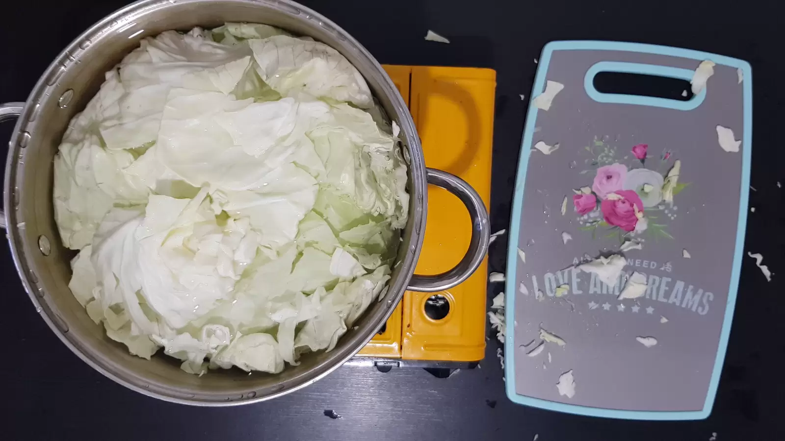 Pot with cabbage leaves, cutting tray