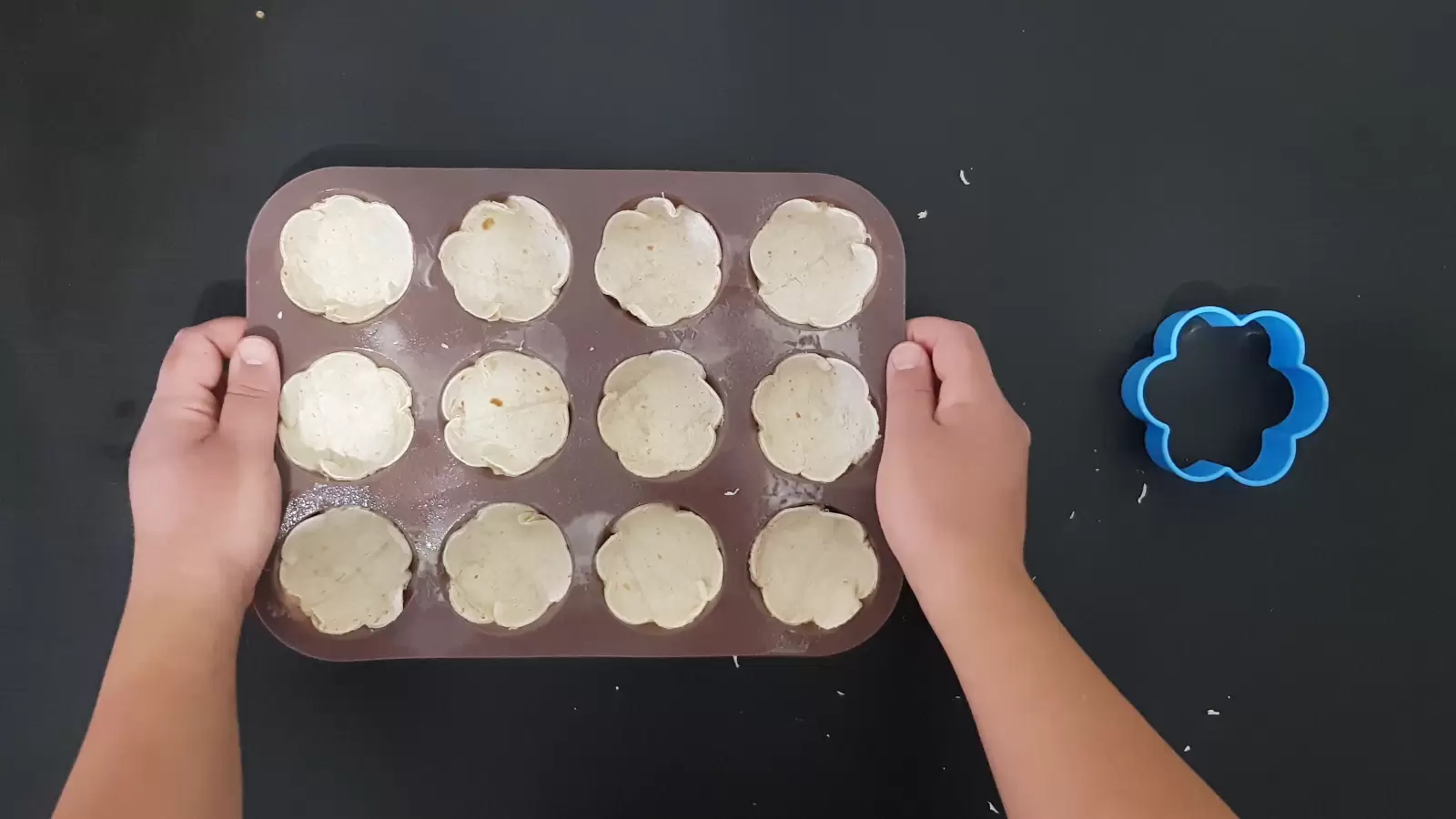 Muffin mold, flower-shaped tortilla, cutter