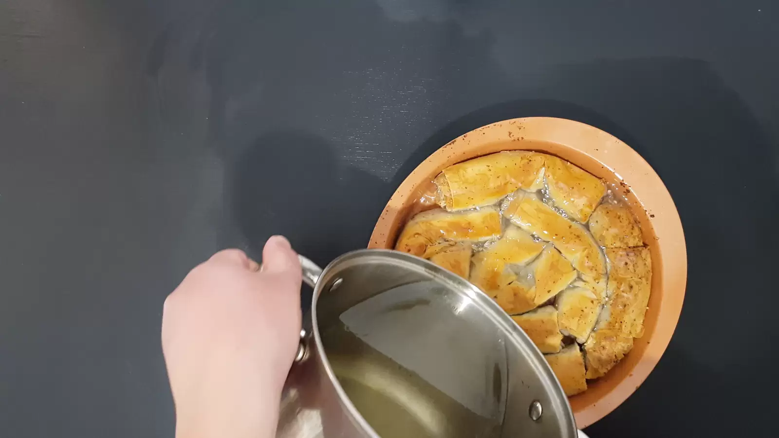 Baked in a pan, the sugar sauce is poured from the pot onto it