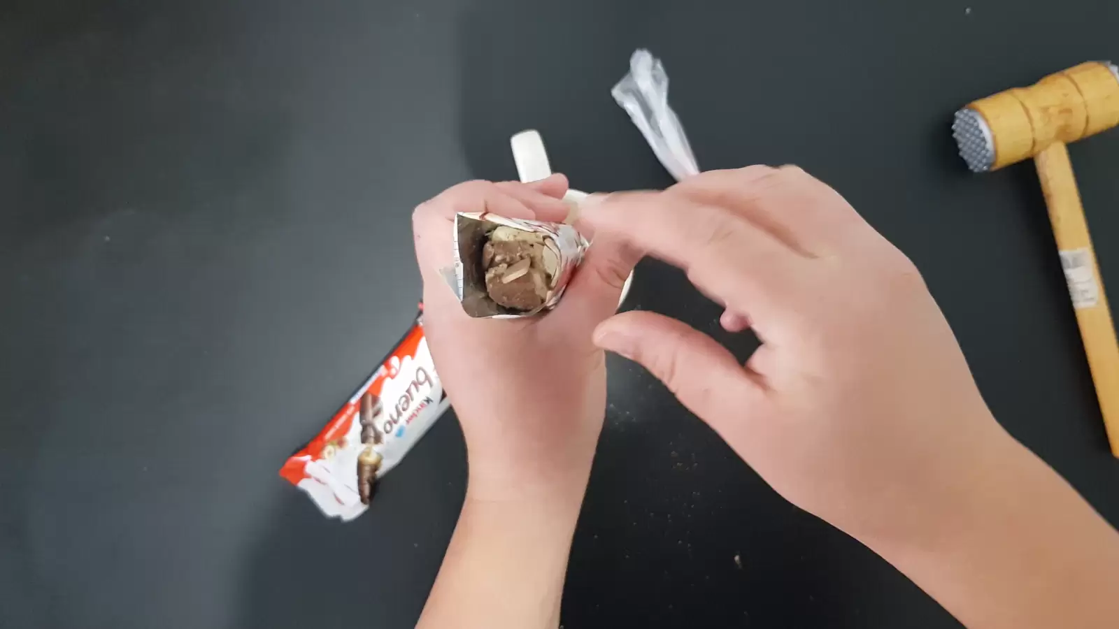 Kinder Bueno, a kitchen hammer