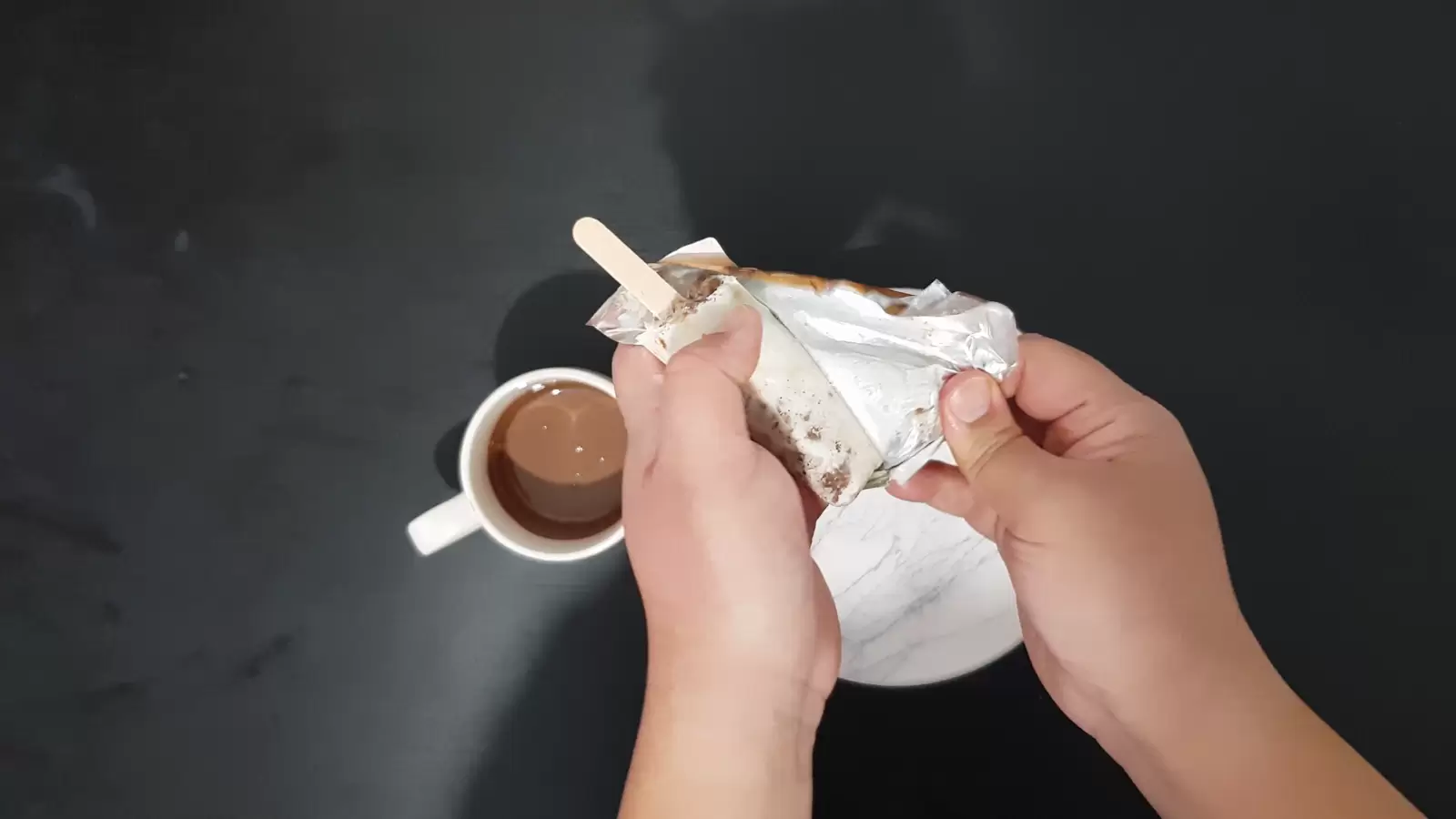 Twix ice cream, removing the wrapper, cup with melted chocolate