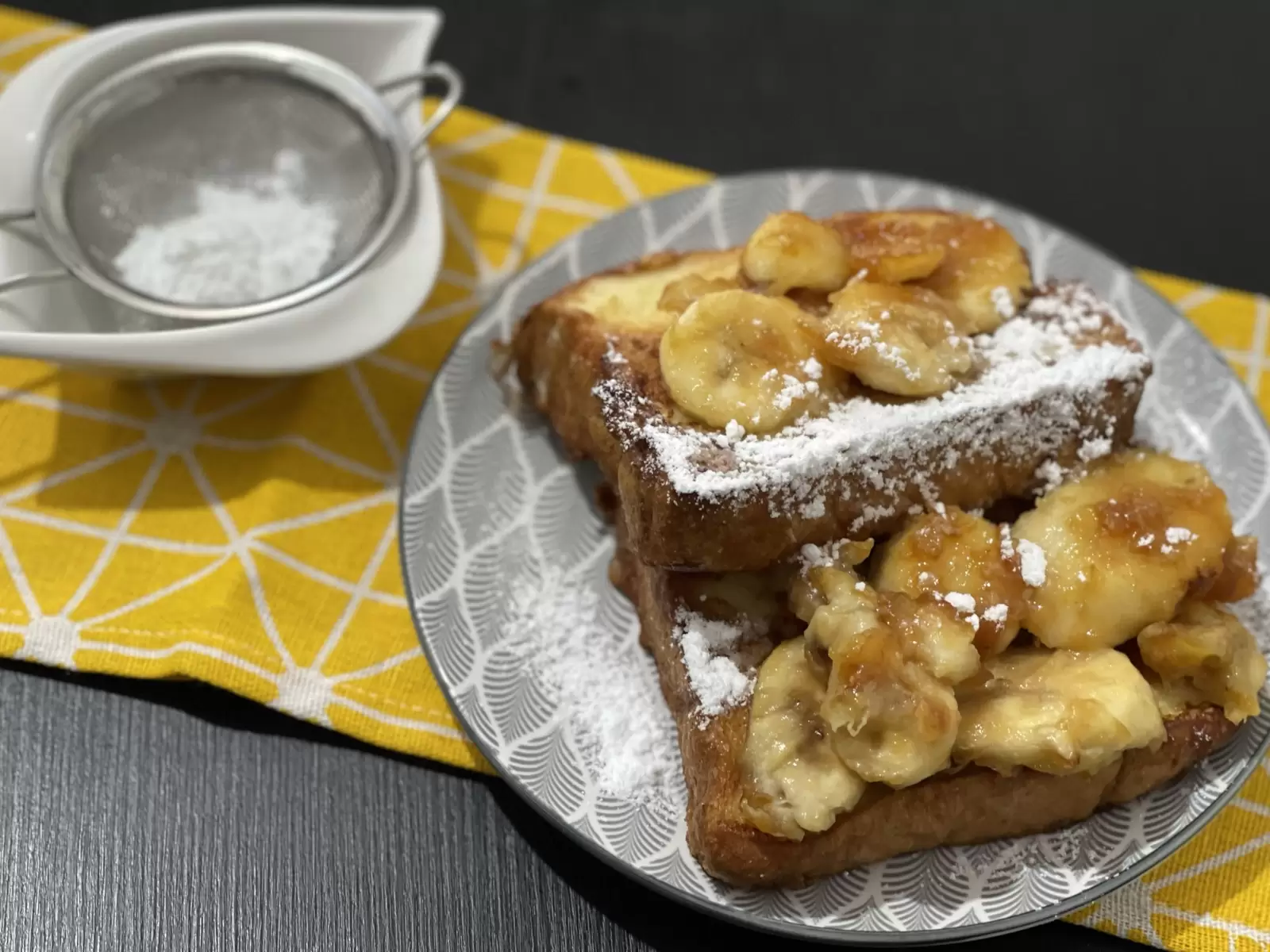 Tasty french toast and caramelized bananas