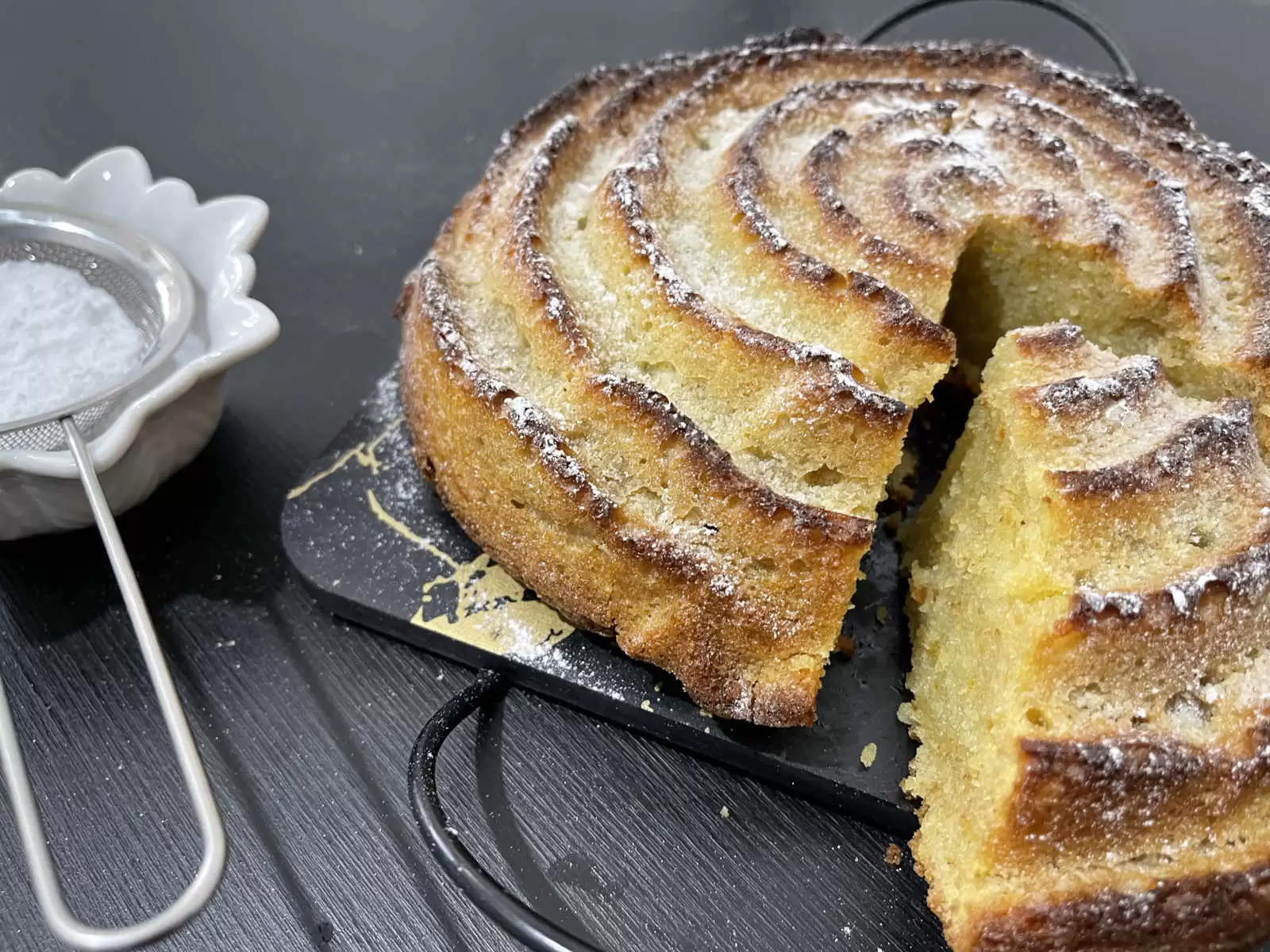 Tasty orange and almond cake